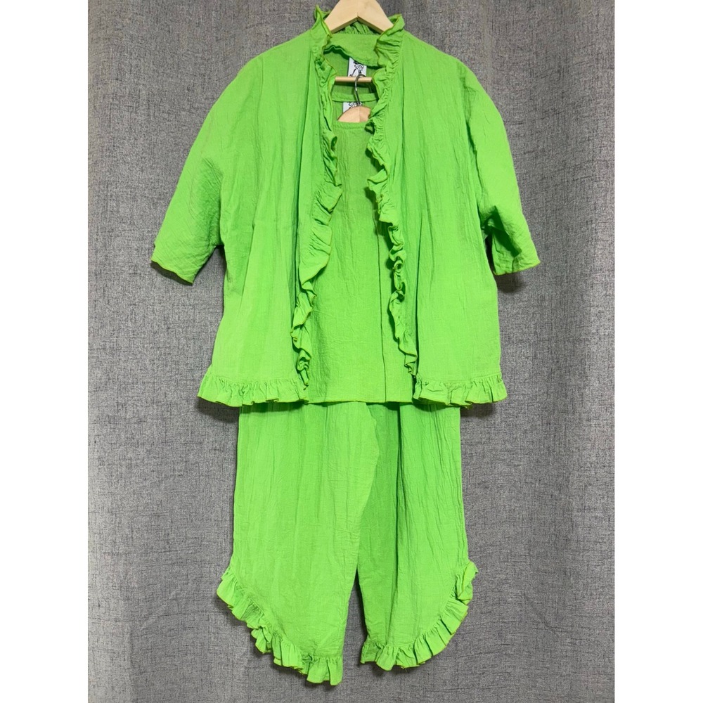Alfredos Wife Pant Set Women Small Smocked Waist Ruffle Hem Capri Pants Green